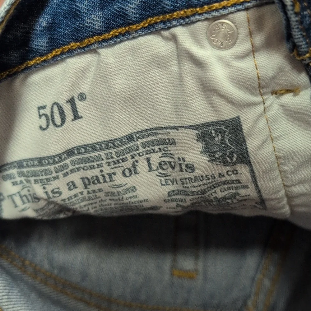 Levi's 501 -  Distressed Women's Shorts - Picture 4 of 6
